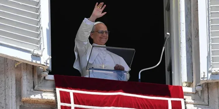In a message that resonated across political and religious boundaries, the Pope warned against what he described as the growing normalization of violence in today’s world. He stressed that reliance on military force, conquest, and domination risks deepening global divisions and prolonging human suffering.